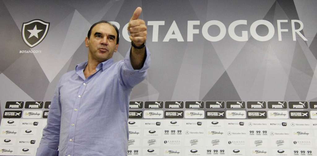 Ricardo Gomes na sua apresentação no Botafogo