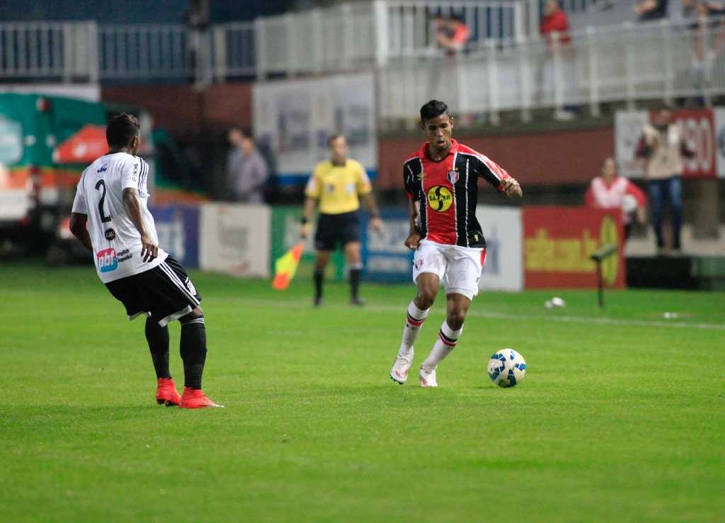 No último confronto direto, Ponte Preta sofreu para arrancar um empate contra o Joinville