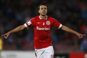 Atacante titular do Internacional, Nilmar acerta com o Al Nasr