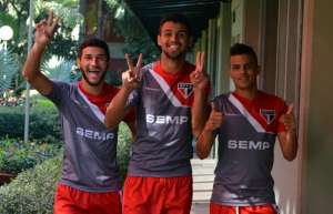 Auro admite chance de deixar o São Paulo e se transferir para clube português