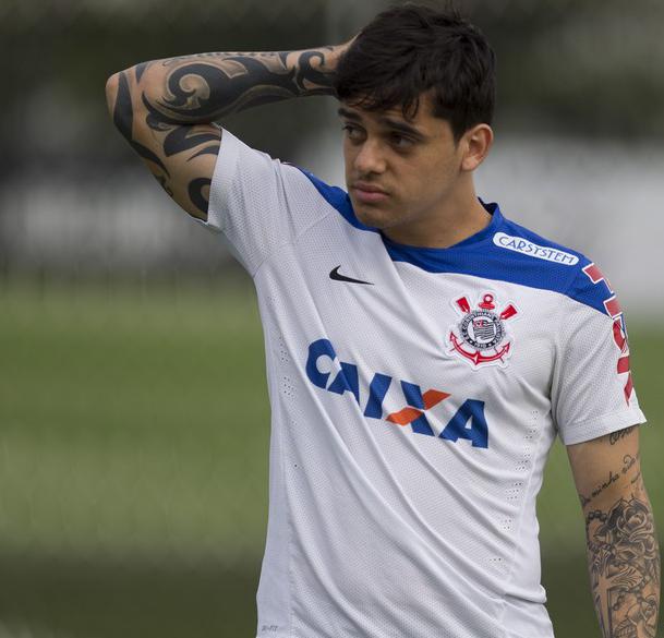 Fagner sofre lesão, mas não preocupa comissão técnica do Corinthians 