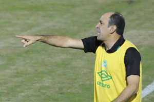 Técnico da Chapecoense, Vinícius Eutrópio aposta em táticas para continuar com boa campanha