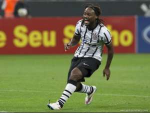 Presidente do Corinthians sai em defesa de Vagner Love: 'A bola vai começar a entrar'