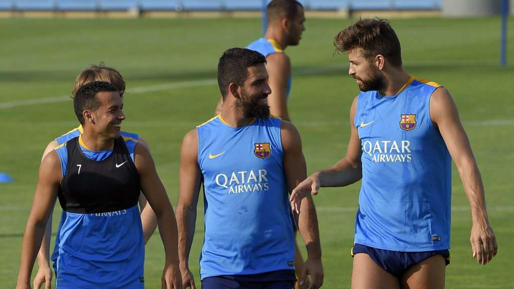 Arda Turan lesiona o tornozelo direito e deixa treino do Barcelona