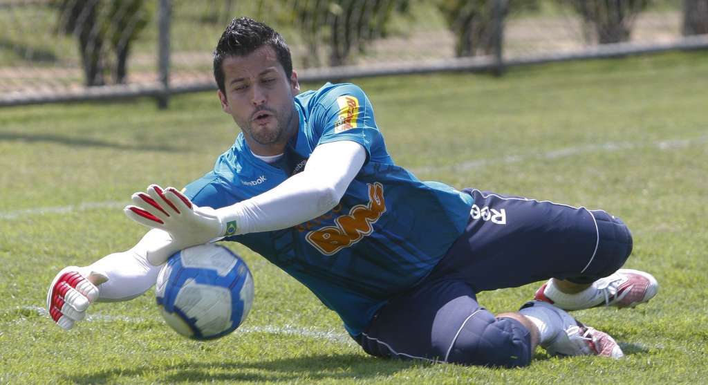 Contrato do goleiro Fábio com o Cruzeiro se encerra em abril de 2016
