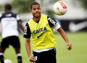 Série B: Ceará contrata Guilherme Andrade, lateral campeão mundial pelo Corinthians