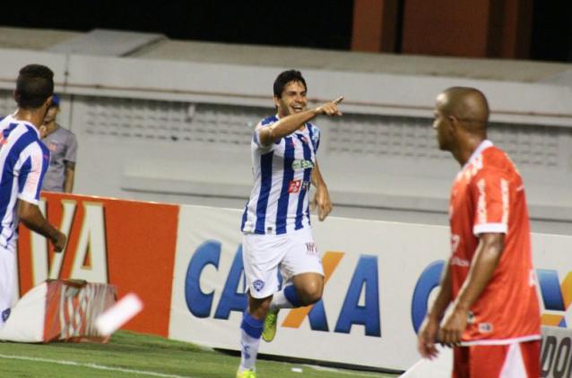 O volante Fahel fez o gol do Paysandu em sua especialidade: o jogo aéreo. - Foto Paysandu Oficial
