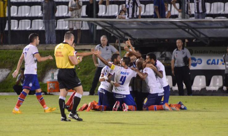 Joagdores do Bahia comemoram a vitória tranquila diante do ABC que vive fase turbulenta dentro e fora de campo. - Foto: EC Bahia Oficial