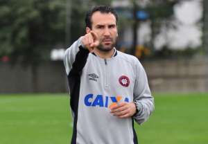 Série C: Guaratinguetá recebe técnico português e tenta mandar jogos em Curitiba