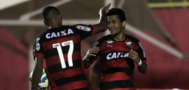 Rogério empatou o jogo no final para o Vitória