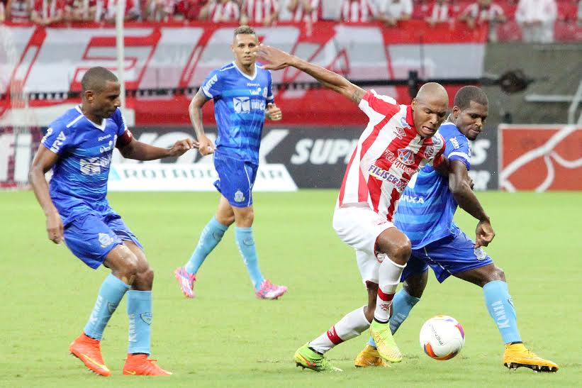 Náutico lutou, mas esbarrou na boa marcação do Macaé