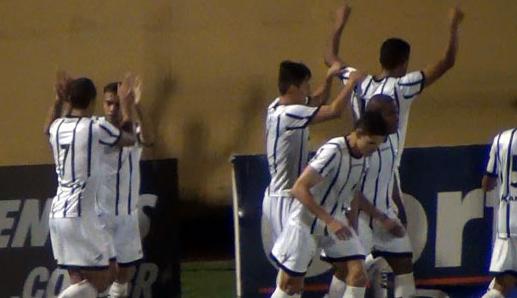 Lincon festeja um dos dois gols. Ele já tem 59 gols pelo Bragantino