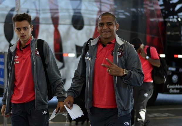 Walter se recuperou e viajou no Atlético-PR