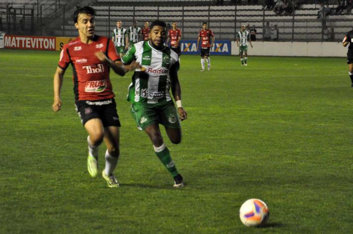 No confronto dos invictos, melhor para o Brasil que virou a partida e venceu em Caxias do Sul. - Foto: Arthur Dallegrave / E.C.Juventude