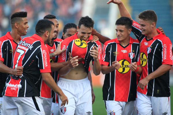 A vitória contra o Avaí foi muito comemorada pelos jogadores, que ganharam um gás a mais para dar sequencia na briga para continuar na elite do futebol brasileiro