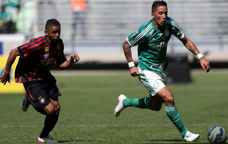 O paraguaio Lucas Barrios teve mais uma oportunidade mas ainda não correspondeu às espectativas. - Foto: palmeiras.com.br