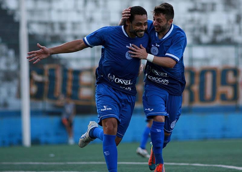 Rafael Gomes fez os quatro gols na vitória diante do Barueri por 4 a 2