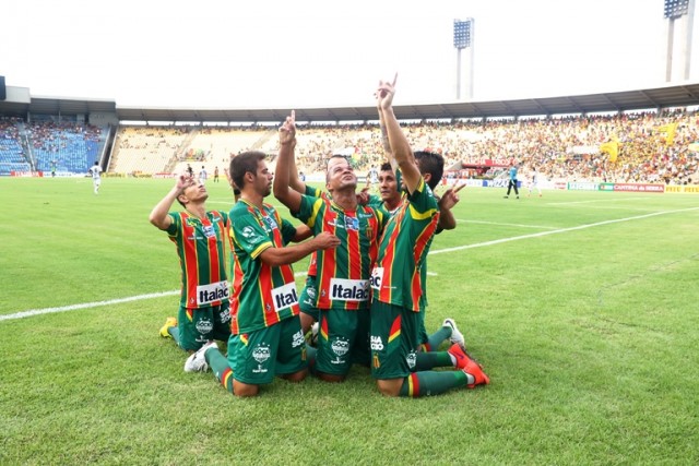 Sampaio Corrêa tenta encostar no G4 da Série B