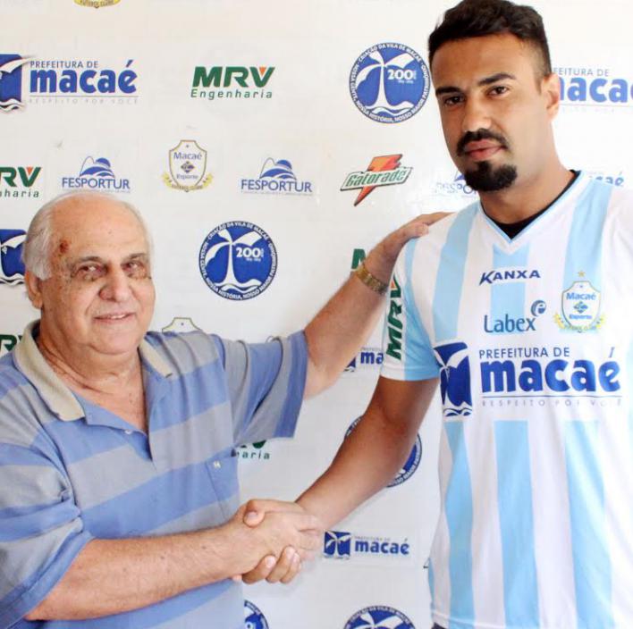 Renato Santos é apresentado no Macaé