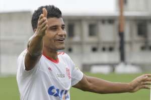 Recém-contratado, meia Ederson se destaca em jogo-treino do Flamengo