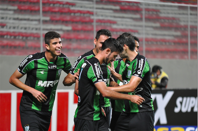 O América Mineiro assumiu a liderança provisória da série B ao derrotar o Paraná Club em Belo Horizonte. - Foto: America Mineiro Oficial