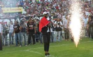 Série B: Torcida Cobra Coral já comprou quase 30 mil ingressos para estreia de Grafite, sua nova estrela