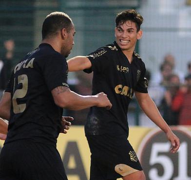 Dudu feliz da vida por marcar gol contra a Ponte e poder ser útil ao Figueirense