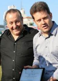Argel Fucks homenageado pelo Figueirense