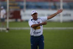 Série C: Fortaleza treina com mudança no meio-campo