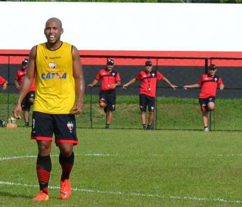 Sérgio Manoel estava sem espaço no Atlético-GO e foi para o Goiás