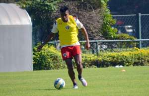 Wilder fica fora de treino do São Paulo, mas deve estrear no clássico contra Corinthians