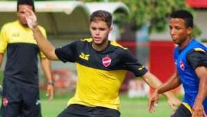 Série C: Vila Nova negocia lateral-direito Wanderson com Braga