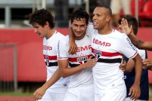 São Paulo tenta efeito suspensivo para liberar Luis Fabiano em clássico
