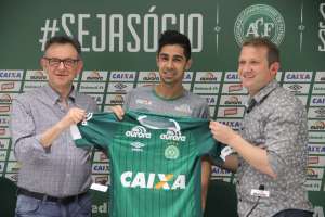 Chapecoense apresenta Flavinho, que estava no Neftchi do Azerbaijão