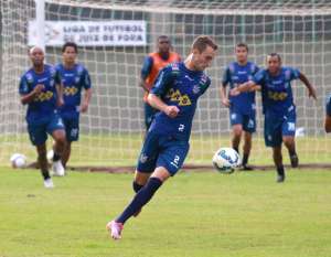 Série C: Vice-líder do Grupo B, Tupi cai de rendimento e torcida demonstra impaciência com Kaio Wilker