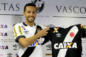 Apresentado no Vasco, Nenê deve estrear em clássico com o Flamengo