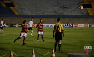 Macaé x Atlético-GO - Leão tenta parar embalado Dragão na reestreia de treinador