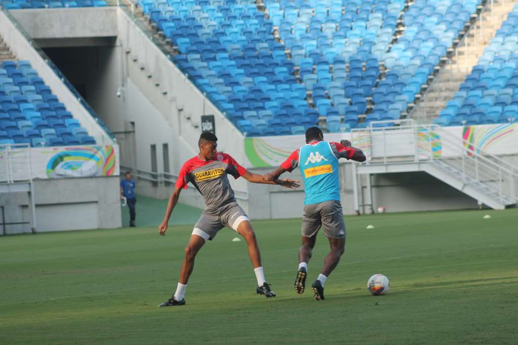 Em treino desta quinta-feira, Roberto Fernandes esboçou a equipe que deve enfrentar o Icasa - Divulgação/AFC