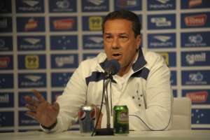 Com improvisações, Luxemburgo confirma escalação do Cruzeiro em treino