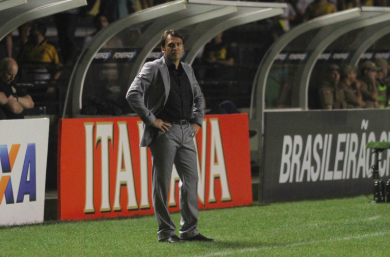 O técnico Petkovic (foto) não sabe o que é perder a frente da equipe catarinense. - Foto: criciumaec.com.br