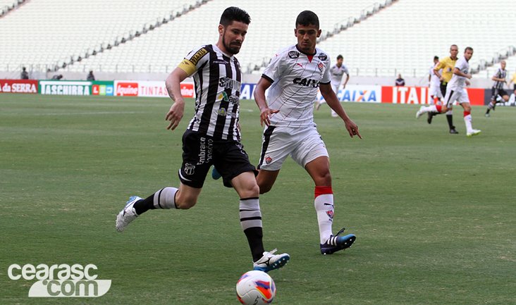 O Ceará do meia Ricardinho (foto) mais uma vez sucumbiu em casa perante o Vitória da Bahia, novo líder da competição. - Foto: cearasc.com