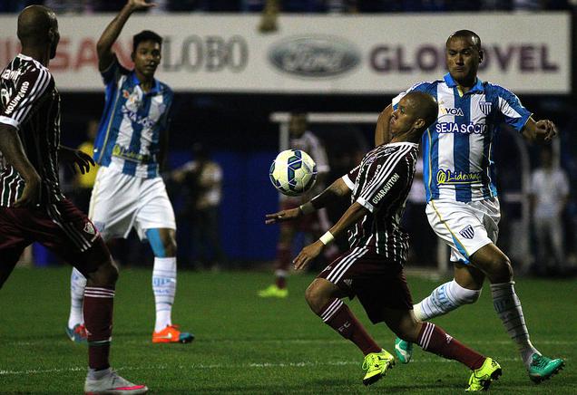 Avaí não deu espaço para o Fluminense respirar e mereceu a vitória em Florianópolis
