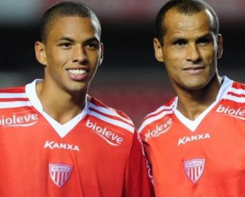 Rivaldo Junior e Rivaldo voltaram a jogar juntos no empate do Mogi com o ABC