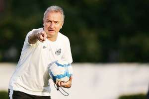 Dorival exalta Vila Belmiro após mais uma vitória do Santos