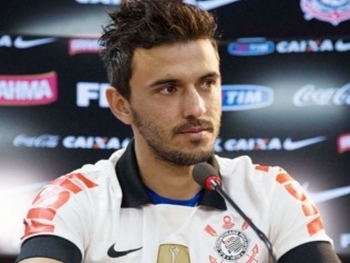 Lateral do Corinthians admite toque na mão, mas não sabe se fez pênalti no Morumbi 2 0002050103523 img