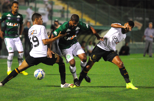 Chapecoense 2 x 2 Figueirense - Índio Condá abriu dois gols de vantagem, mas cedeu empate no final 2 0002050103570 img