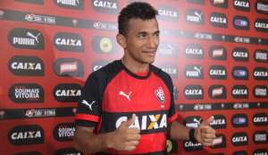 Sem recursos, São Paulo deve anunciar Rogério, atacante do Vitória