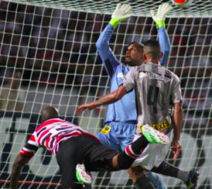 Grafite, o 'Herói do Arruda', cumprimenta Galli pelo Dia dos Pais, o dirigente que o descobriu na Matonense