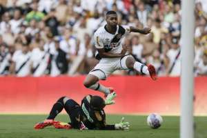 Após empate, Christianno vê evolução: 'Não tenho medo de cair com o Vasco'