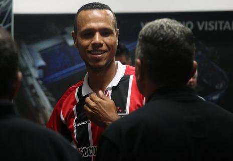 Com contrato não assinado, Luis Fabiano e diretoria do São Paulo não se entendem 2 0002050104080 img